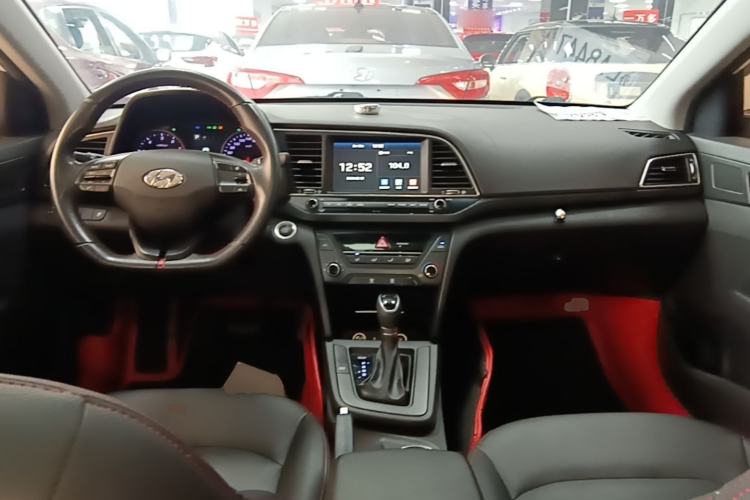 Used Hyundai Elantra (6th Generation / Lingdong) 2016 1.4T Dual-Clutch Xuan Dong · Dynamic Version Center Console