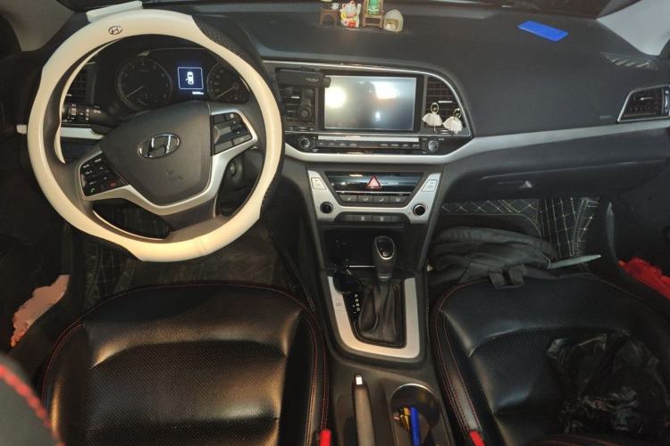 Used Hyundai Elantra (6th Generation / Lingdong) 2016 1.6L Automatic ZhiXuan – Elite Version Center Console