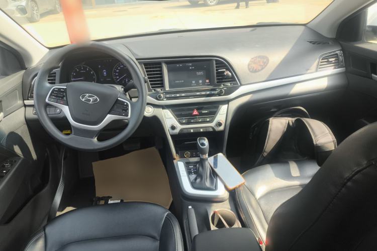 Used Hyundai Elantra (6th Generation / Lingdong) 2016 1.6L Automatic ZhiXuan – Elite Version Center Console