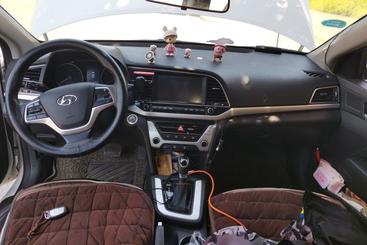 Used Hyundai Elantra (6th Generation / Lingdong) 2016 1.6L Automatic ZhiXuan – Elite Version Center Console