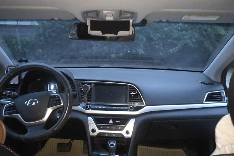 Used Hyundai Elantra (6th Generation / Lingdong) 2016 1.6L Automatic ZhiXuan – Elite Version Center Console