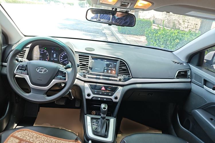 Used Hyundai Elantra (6th Generation / Lingdong) 2016 1.6L Automatic ZhiXuan – Elite Version Center Console