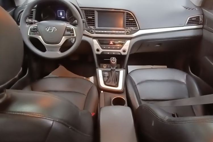 Used Hyundai Elantra (6th Generation / Lingdong) 2016 1.6L Automatic ZhiXuan – Elite Version Center Console