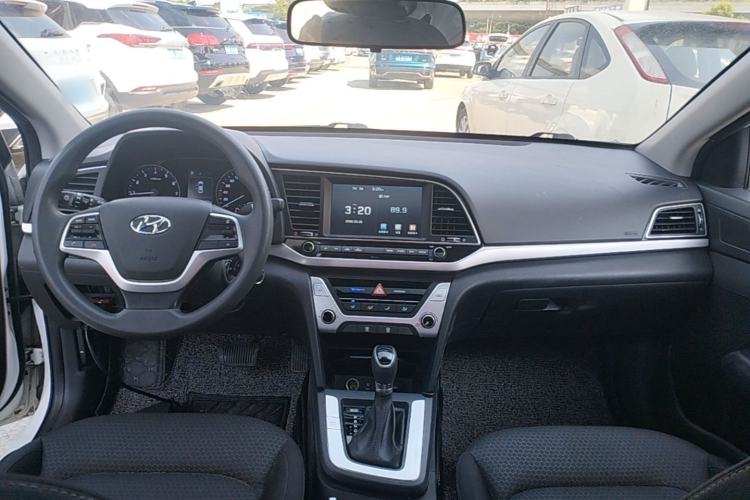 Used Hyundai Elantra (6th Generation / Lingdong) 2016 1.6L Automatic ZhiXuan – Elite Version Center Console