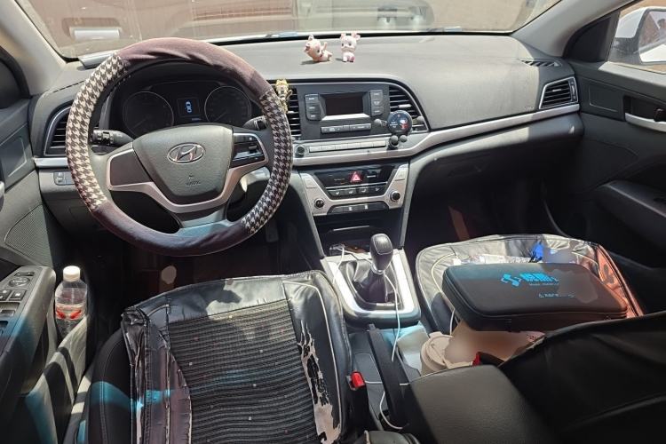 Used Hyundai Elantra (6th Generation / Lingdong) 2016 1.6L Manual ZhiXuan·Youth Edition Center Console