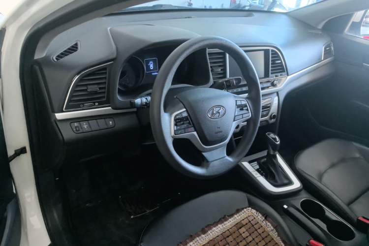 Used Hyundai Elantra (6th Generation / Lingdong) 2016 1.6L Automatic ZhiXuan – Elite Version Center Console