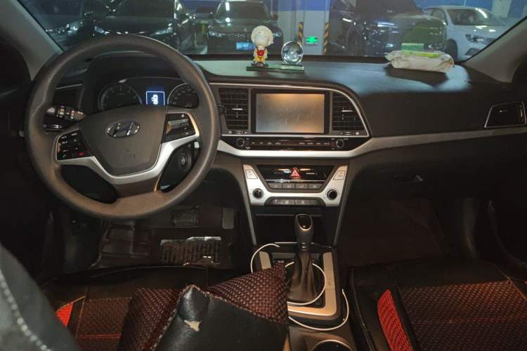 Used Hyundai Elantra (6th Generation / Lingdong) 2016 1.6L Automatic ZhiXuan – Elite Version Center Console