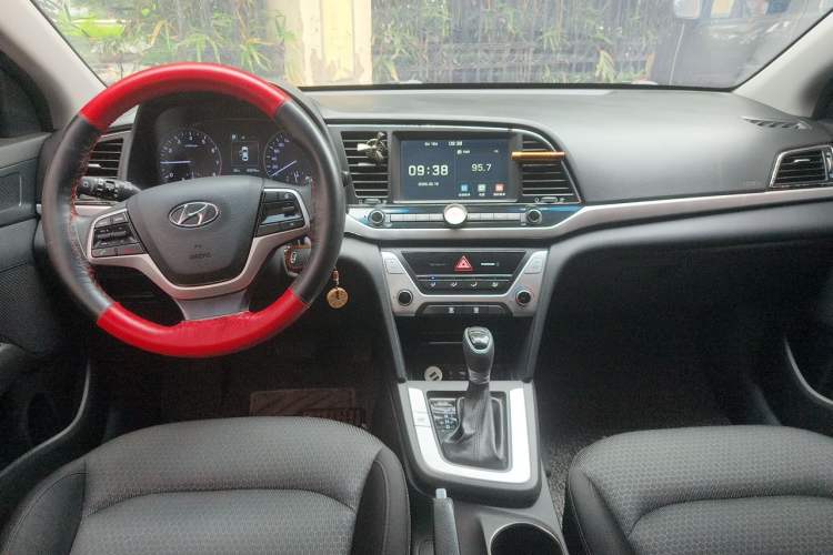Used Hyundai Elantra (6th Generation / Lingdong) 2016 1.6L Automatic ZhiXuan – Elite Version Center Console