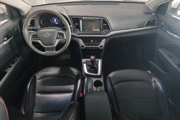 Used Hyundai Elantra (6th Generation / Lingdong) 2016 1.6L Manual ZhiXuan·Youth Edition Center Console