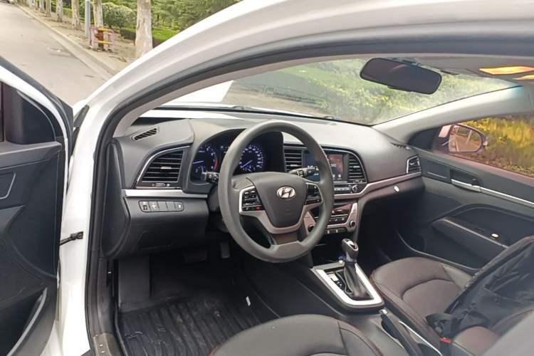 Used Hyundai Elantra (6th Generation / Lingdong) 2016 1.6L Automatic ZhiXuan – Elite Version Center Console