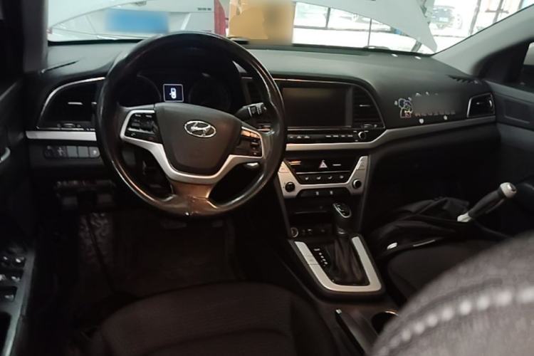 Used Hyundai Elantra (6th Generation / Lingdong) 2016 1.6L Automatic ZhiXuan – Elite Version Center Console