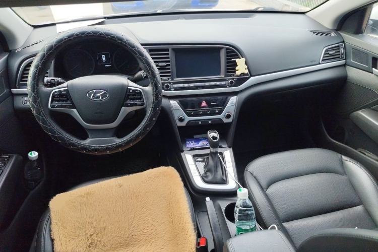 Used Hyundai Elantra (6th Generation / Lingdong) 2016 1.6L Automatic ZhiXuan · Luxury Version Center Console