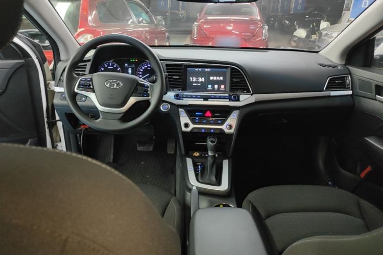 Used Hyundai Elantra (6th Generation / Lingdong) 2016 1.6L Automatic ZhiXuan – Elite Version Center Console