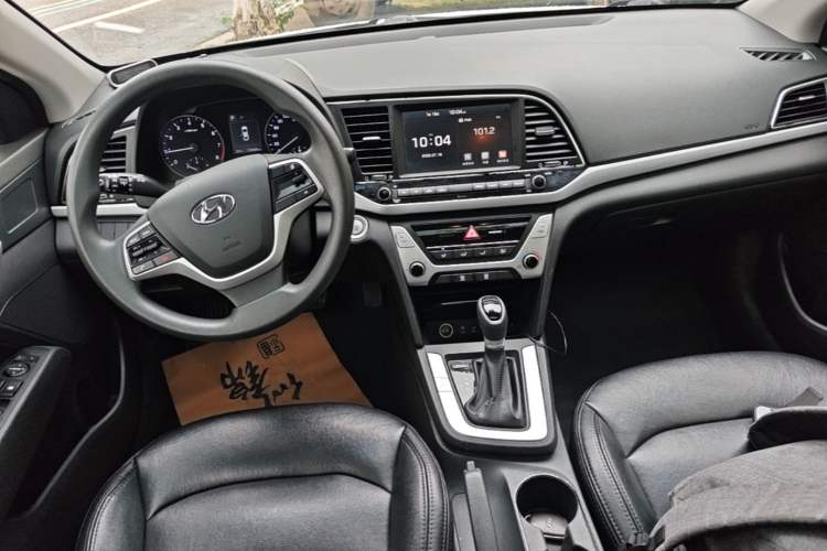 Used Hyundai Elantra (6th Generation / Lingdong) 2016 1.6L Automatic ZhiXuan – Elite Version Center Console