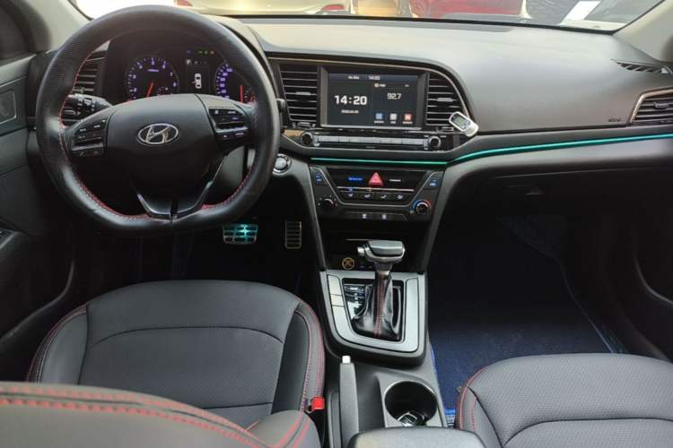 Used Hyundai Elantra (6th Generation / Lingdong) 2016 1.4T Dual-Clutch Xuan Dong·Elite Version Center Console