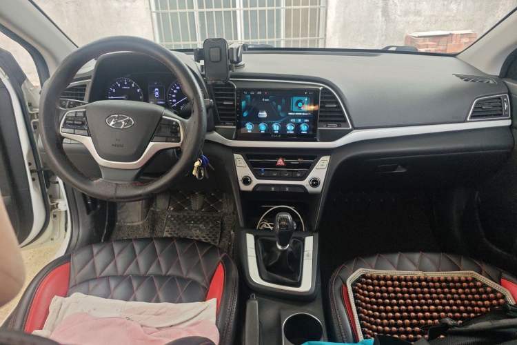 Used Hyundai Elantra (6th Generation / Lingdong) 2016 1.6L Manual ZhiXuan · Dynamic Model Center Console