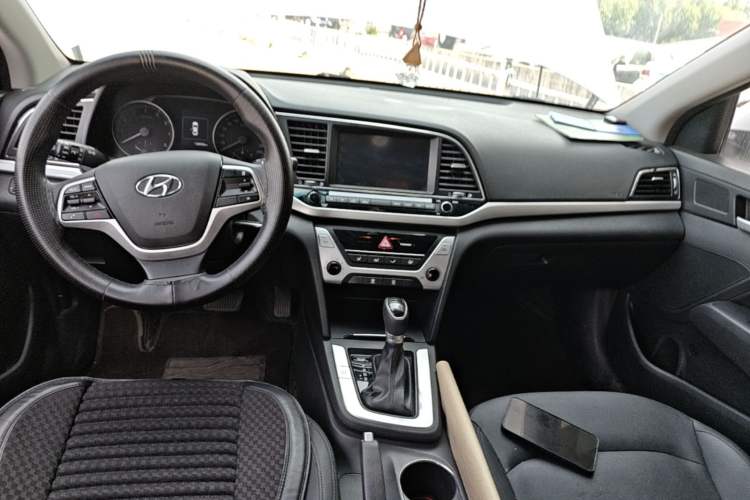 Used Hyundai Elantra (6th Generation / Lingdong) 2016 1.6L Automatic ZhiXuan – Elite Version Center Console