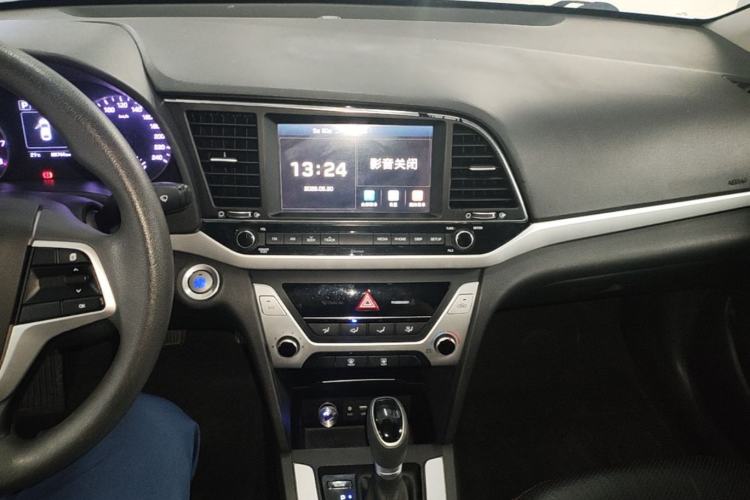 Used Hyundai Elantra (6th Generation / Lingdong) 2016 1.6L Automatic ZhiXuan – Elite Version Center Console