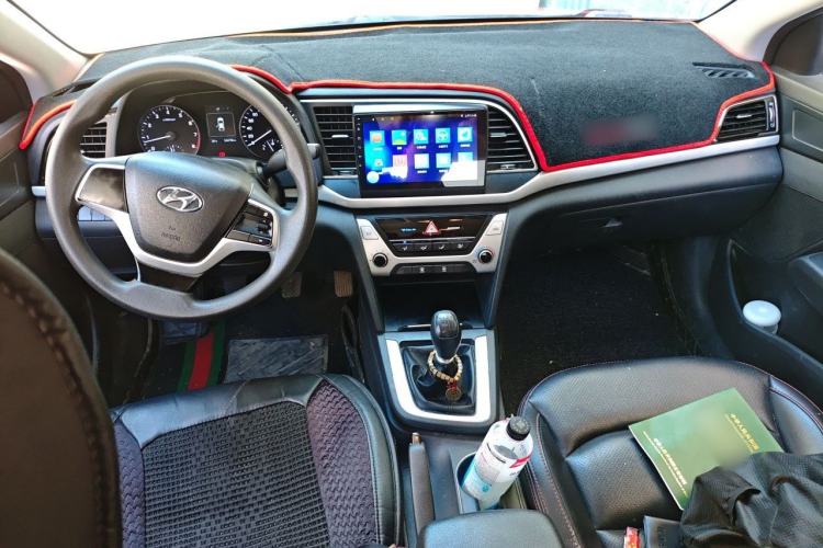 Used Hyundai Elantra (6th Generation / Lingdong) 2016 1.6L Manual ZhiXuan·Youth Edition Center Console