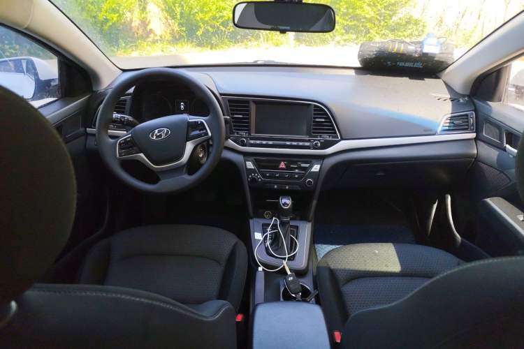 Used Hyundai Elantra (6th Generation / Lingdong) 2016 1.6L Automatic ZhiXuan – Elite Version Center Console