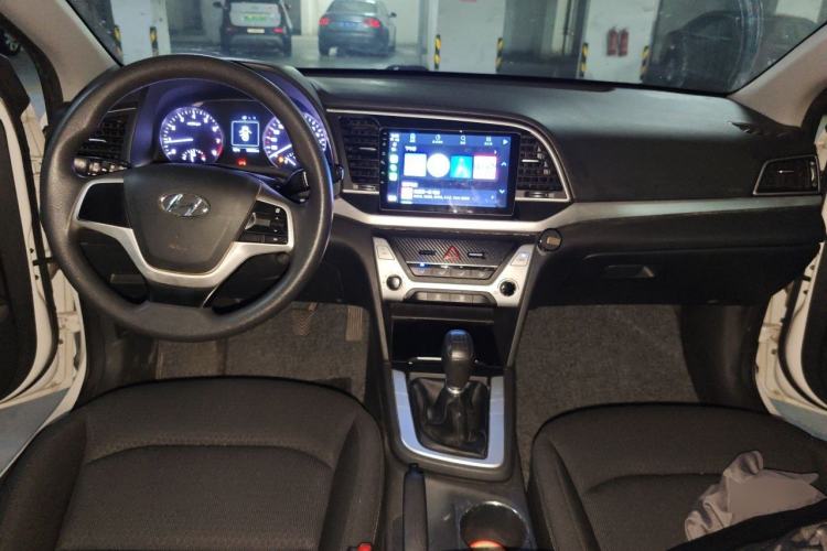 Used Hyundai Elantra (6th Generation / Lingdong) 2016 1.6L Manual ZhiXuan·Youth Edition Center Console