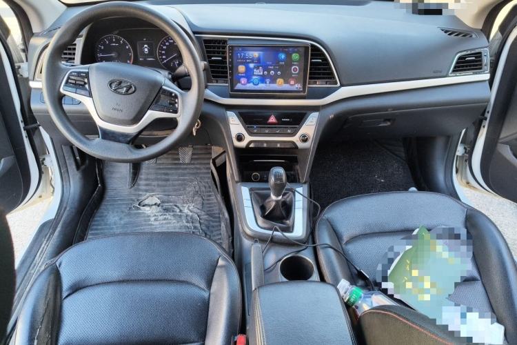 Used Hyundai Elantra (6th Generation / Lingdong) 2016 1.6L Manual ZhiXuan · Dynamic Model Center Console
