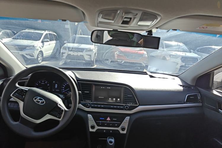 Used Hyundai Elantra (6th Generation / Lingdong) 2016 1.6L Automatic ZhiXuan – Elite Version Center Console