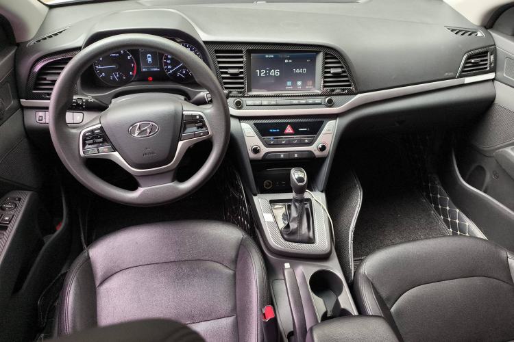 Used Hyundai Elantra (6th Generation / Lingdong) 2016 1.6L Automatic ZhiXuan – Elite Version Center Console