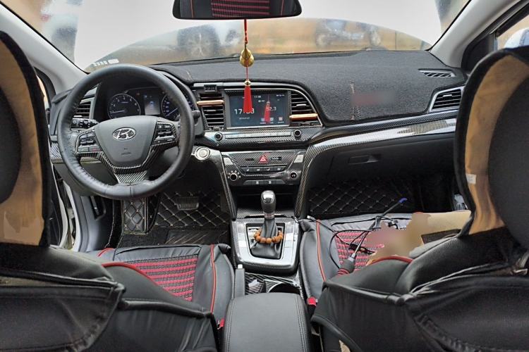Used Hyundai Elantra (6th Generation / Lingdong) 2016 1.6L Automatic ZhiXuan · Luxury Version Center Console