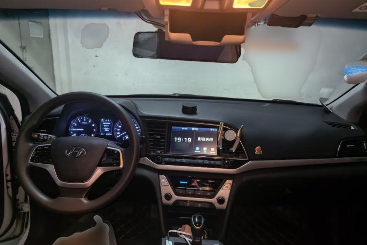 Used Hyundai Elantra (6th Generation / Lingdong) 2016 1.6L Automatic ZhiXuan – Elite Version Center Console