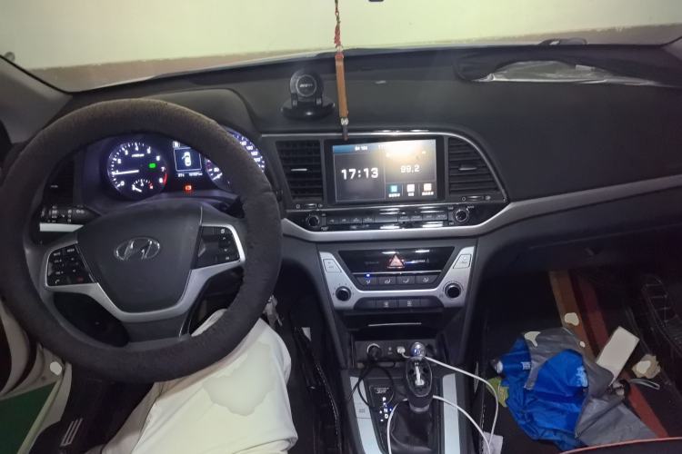 Used Hyundai Elantra (6th Generation / Lingdong) 2016 1.6L Automatic ZhiXuan – Elite Version Center Console