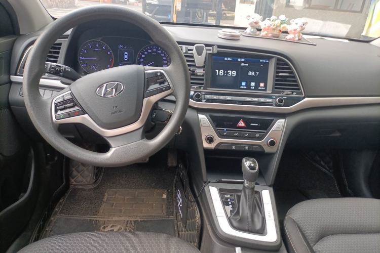 Used Hyundai Elantra (6th Generation / Lingdong) 2016 1.6L Automatic ZhiXuan – Elite Version Center Console