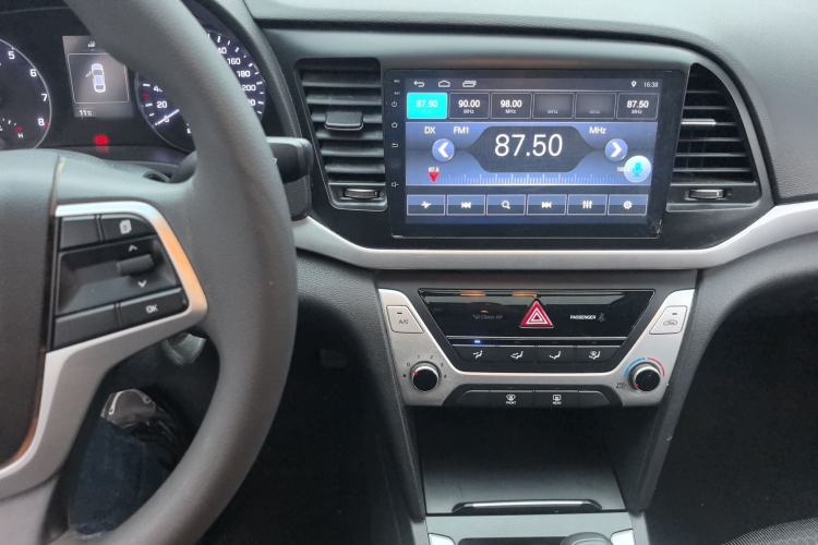 Used Hyundai Elantra (6th Generation / Lingdong) 2016 1.6L Manual ZhiXuan · Dynamic Model Center Console