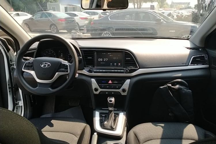 Used Hyundai Elantra (6th Generation / Lingdong) 2016 1.6L Automatic ZhiXuan – Elite Version Center Console