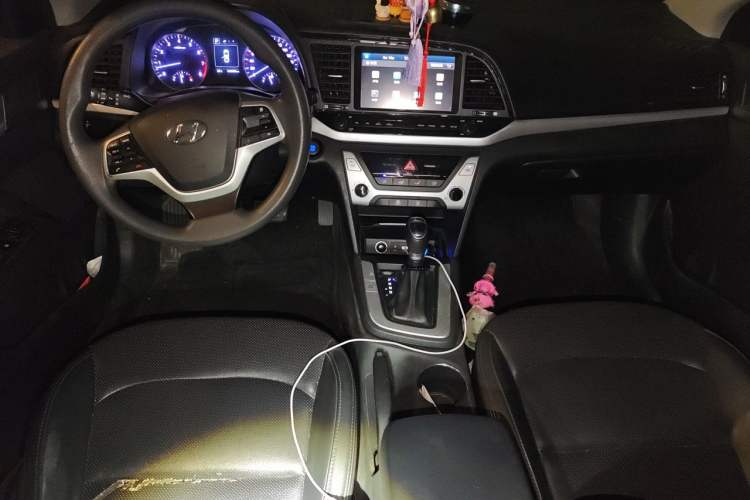 Used Hyundai Elantra (6th Generation / Lingdong) 2016 1.6L Automatic ZhiXuan – Elite Version Center Console