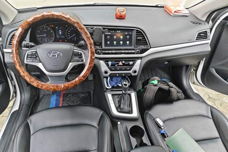 Used Hyundai Elantra (6th Generation / Lingdong) 2016 1.6L Automatic ZhiXuan – Elite Version Center Console