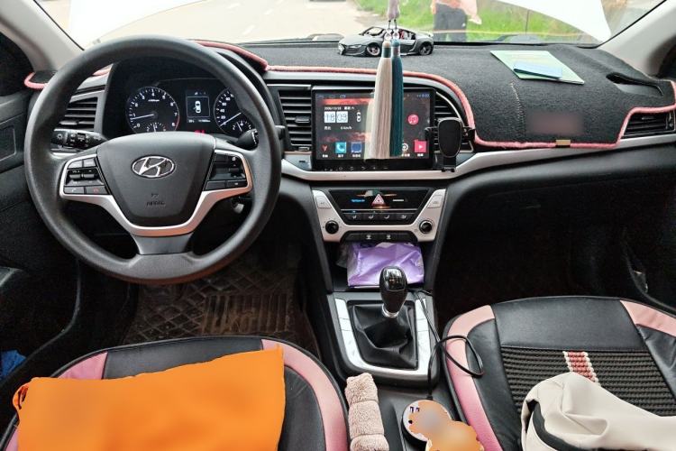 Used Hyundai Elantra (6th Generation / Lingdong) 2016 1.6L Manual ZhiXuan · Dynamic Model Center Console