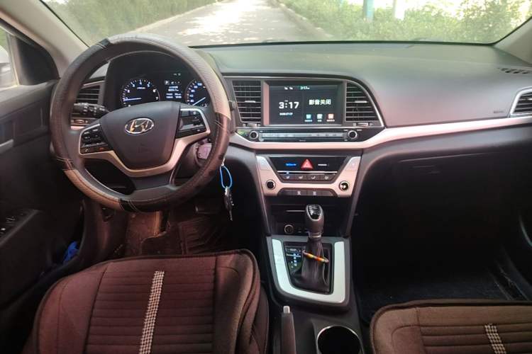 Used Hyundai Elantra (6th Generation / Lingdong) 2016 1.6L Automatic ZhiXuan – Elite Version Center Console