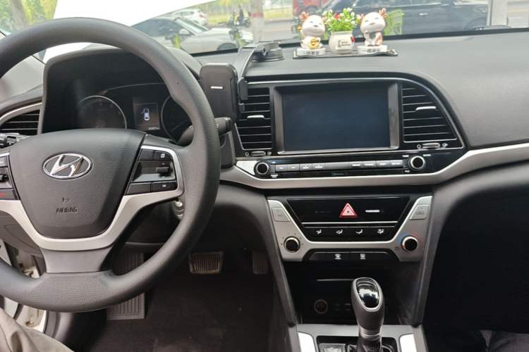 Used Hyundai Elantra (6th Generation / Lingdong) 2016 1.6L Automatic ZhiXuan – Elite Version Center Console