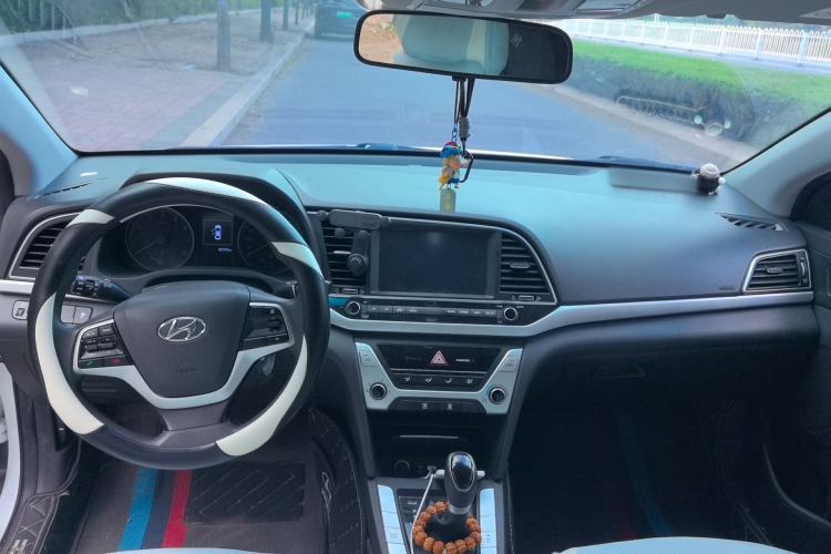 Used Hyundai Elantra (6th Generation / Lingdong) 2016 1.6L Automatic ZhiXuan – Elite Version Center Console