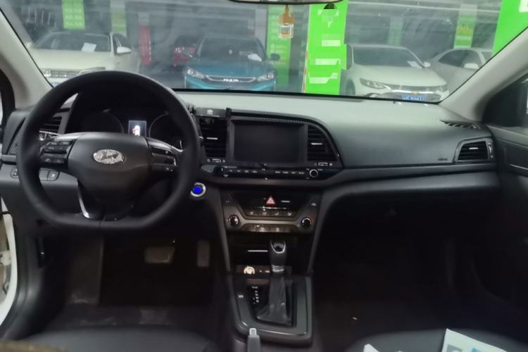 Used Hyundai Elantra (6th Generation / Lingdong) 2016 1.4T Dual-Clutch Xuan Dong · Dynamic Version Center Console