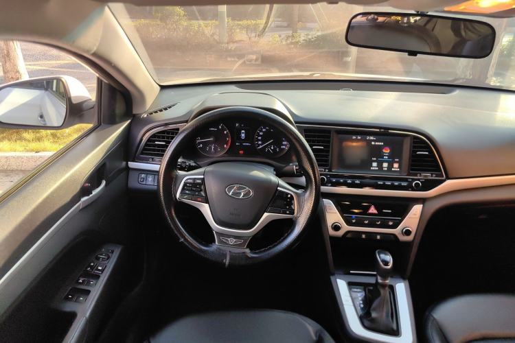 Used Hyundai Elantra (6th Generation / Lingdong) 2016 1.6L Automatic ZhiXuan – Elite Version Center Console