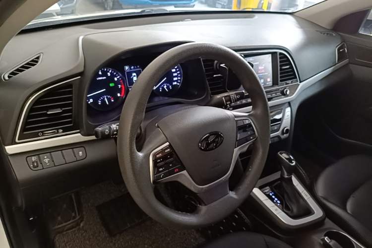 Used Hyundai Elantra (6th Generation / Lingdong) 2016 1.6L Automatic ZhiXuan – Elite Version Center Console
