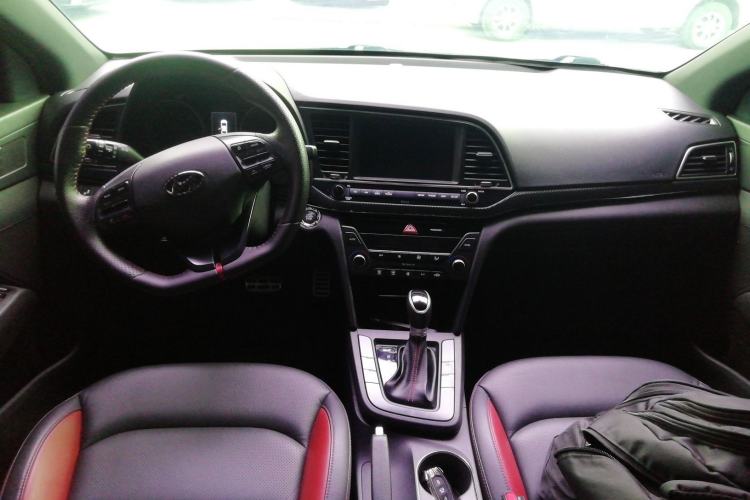 Used Hyundai Elantra (6th Generation / Lingdong) 2016 1.4T Dual-Clutch Xuan Dong · Flagship Edition Center Console