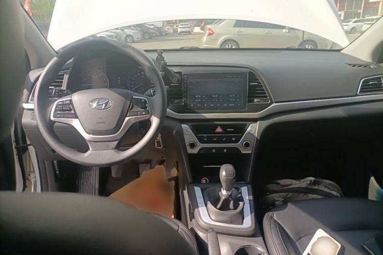 Used Hyundai Elantra (6th Generation / Lingdong) 2016 1.6L Manual ZhiXuan · Dynamic Model Center Console