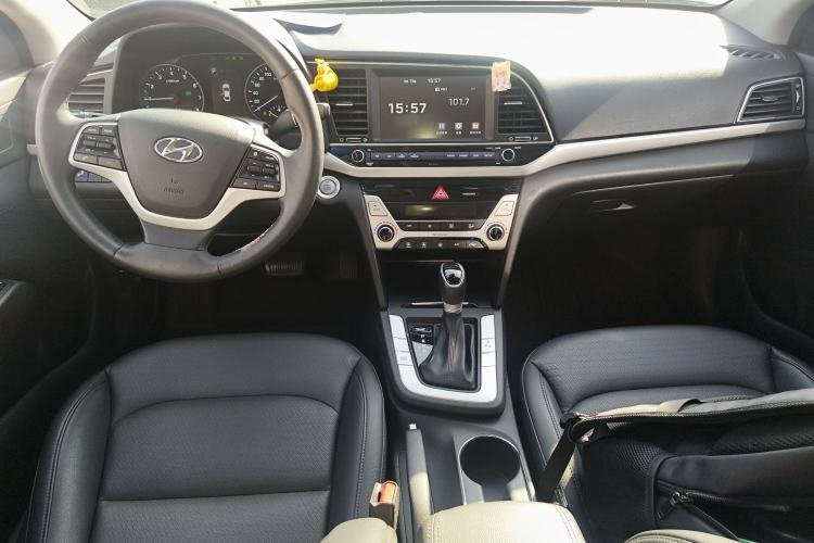 Used Hyundai Elantra (6th Generation / Lingdong) 2016 1.6L Automatic ZhiXuan · Flagship Edition Center Console