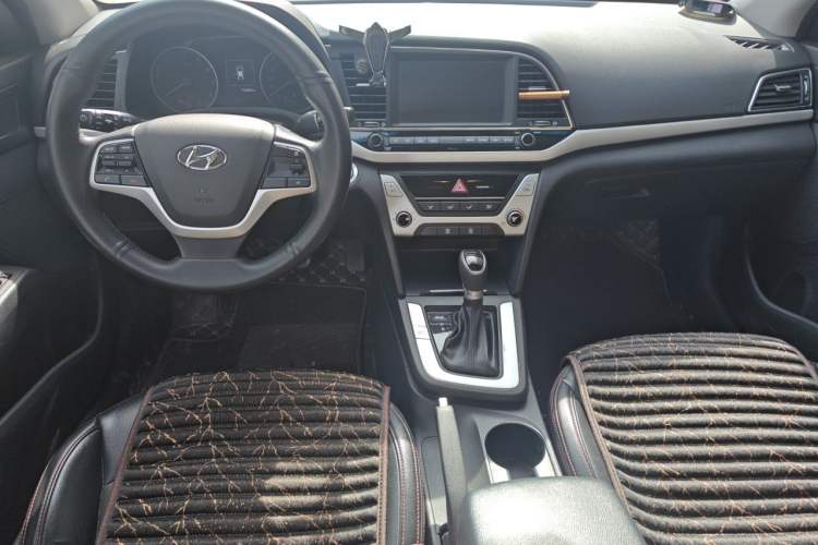 Used Hyundai Elantra (6th Generation / Lingdong) 2016 1.6L Automatic ZhiXuan – Elite Version Center Console