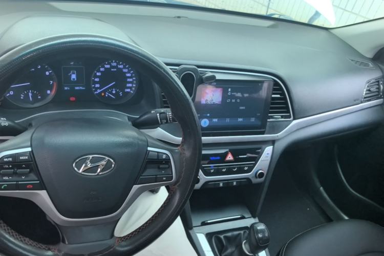 Used Hyundai Elantra (6th Generation / Lingdong) 2016 1.6L Manual ZhiXuan · Dynamic Model Center Console