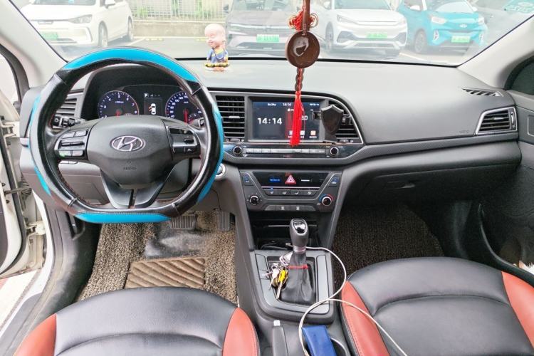 Used Hyundai Elantra (6th Generation / Lingdong) 2016 1.4T Dual-Clutch Xuan Dong · Dynamic Version Center Console