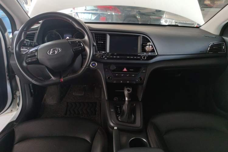 Used Hyundai Elantra (6th Generation / Lingdong) 2016 1.4T Dual-Clutch Xuan Dong · Dynamic Version Center Console